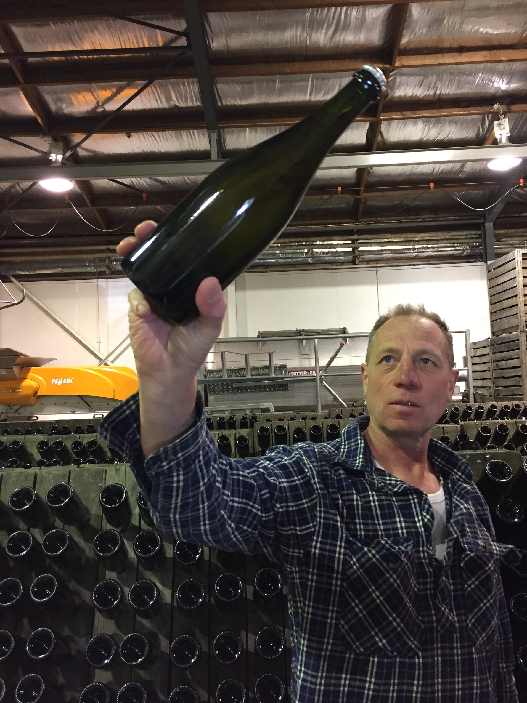 Rudi Bauer, Otago's first professionally trained winemaker, devotes 40% of his wine production annual to high quality bubbles made using the traditional method where the wines undergo a secondary fermentation in bottle where CO2 dissolves into the wine